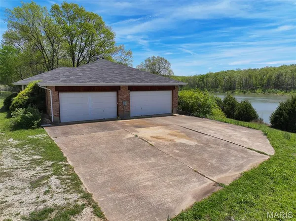 $997,500 | 2551 Yellow Rock Road, De Soto, MO 63020