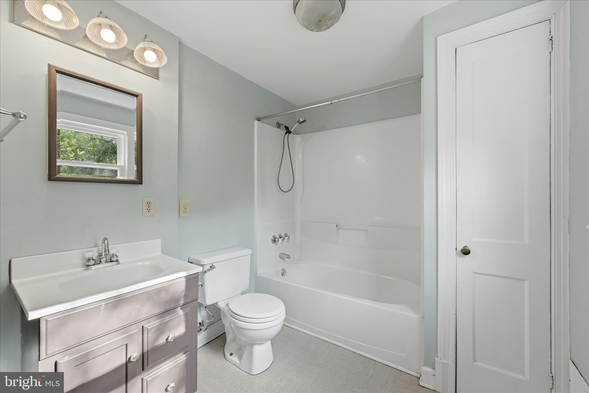 410 North Pleasant Valley Road Winchester, VA 22601 - Photo 29 of 53 Bathroom