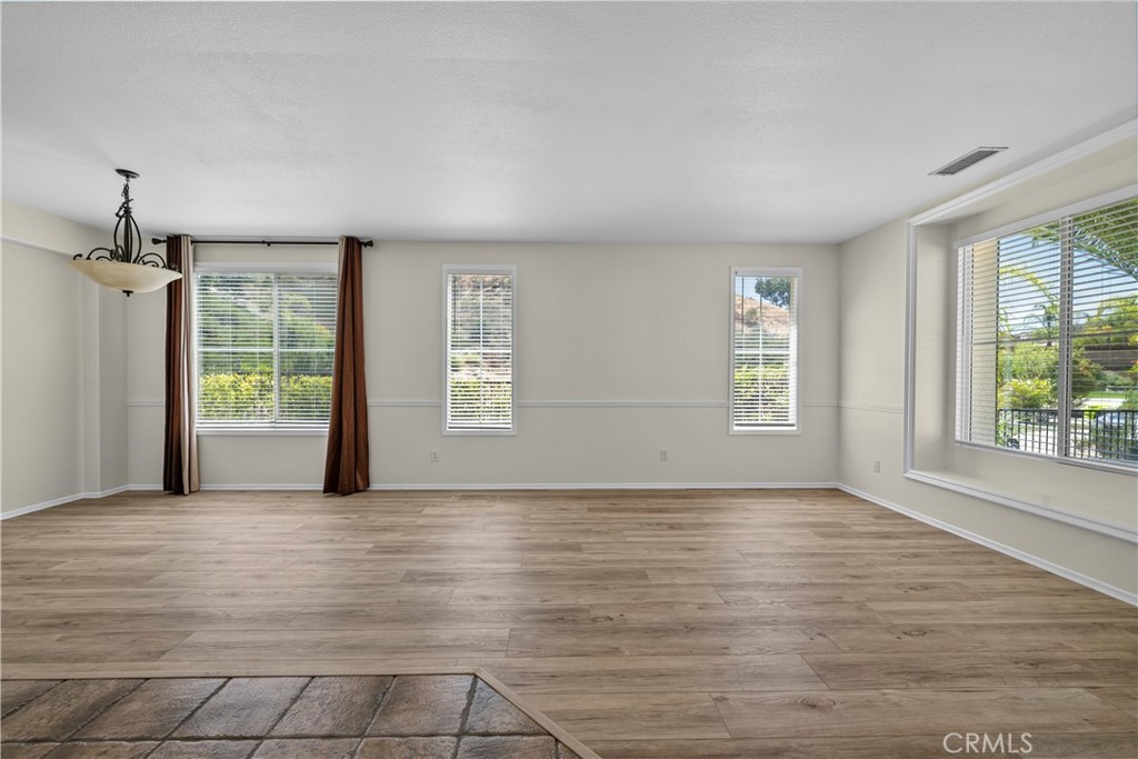 28454 Cascade Road Castaic, CA 91384 - Photo 5 of 56