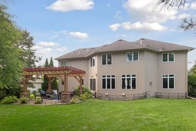 $745,500 | 2906 Butternut Drive, Chaska, MN 55318