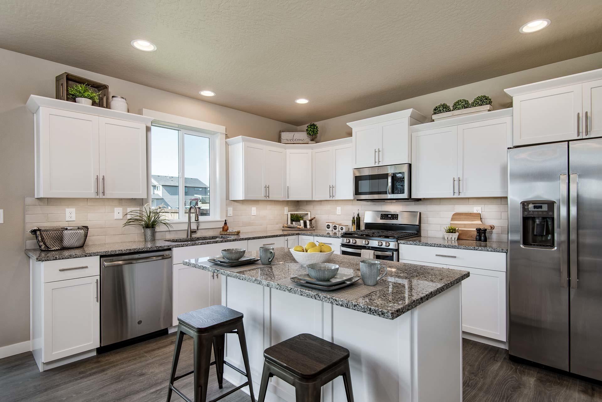 650 McKinney Ranch Road Sisters, OR 97759 - Photo 16 of 24 Stoneridge - Kitchen
