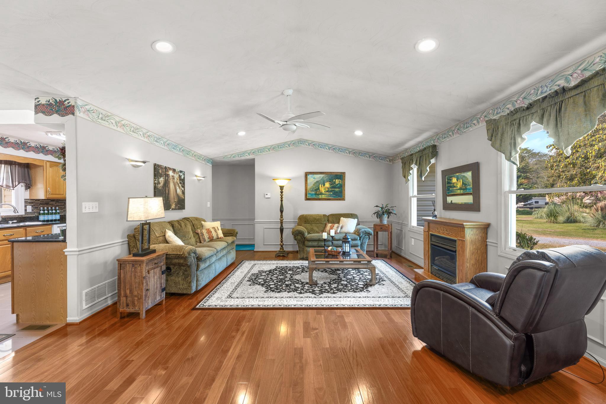 2647 Evergreen Road Odenton, MD 21054 - Photo 8 of 57 Living Room