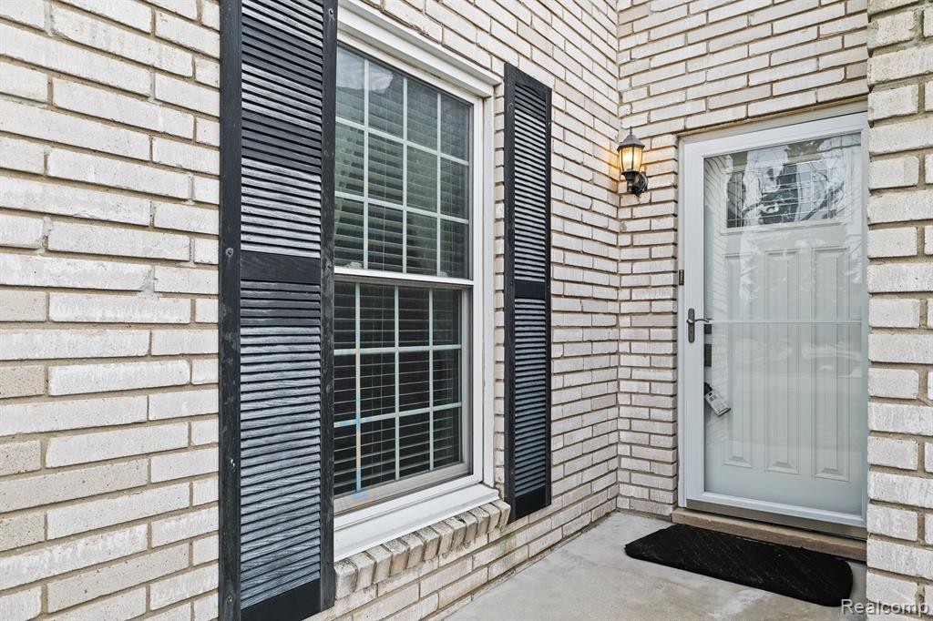 51 Manor Way Rochester Hills, MI 48309 - Photo 3 of 25