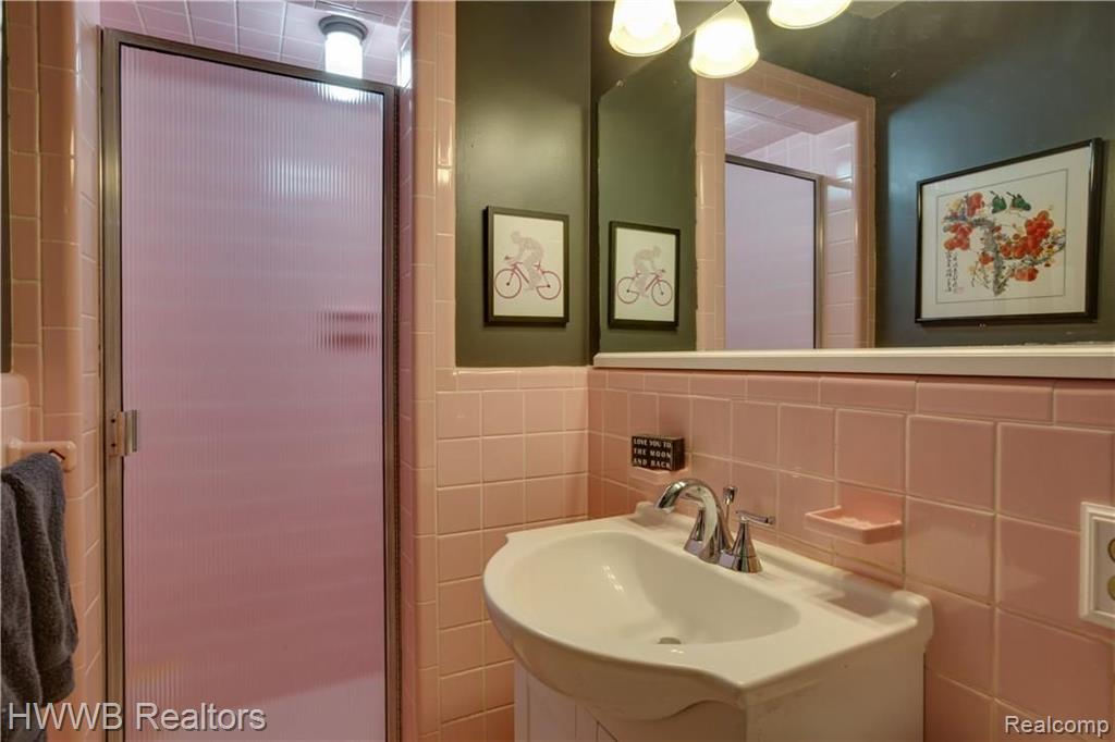 18134 Riverside Drive Beverly Hills, MI 48025 - Photo 24 of 34