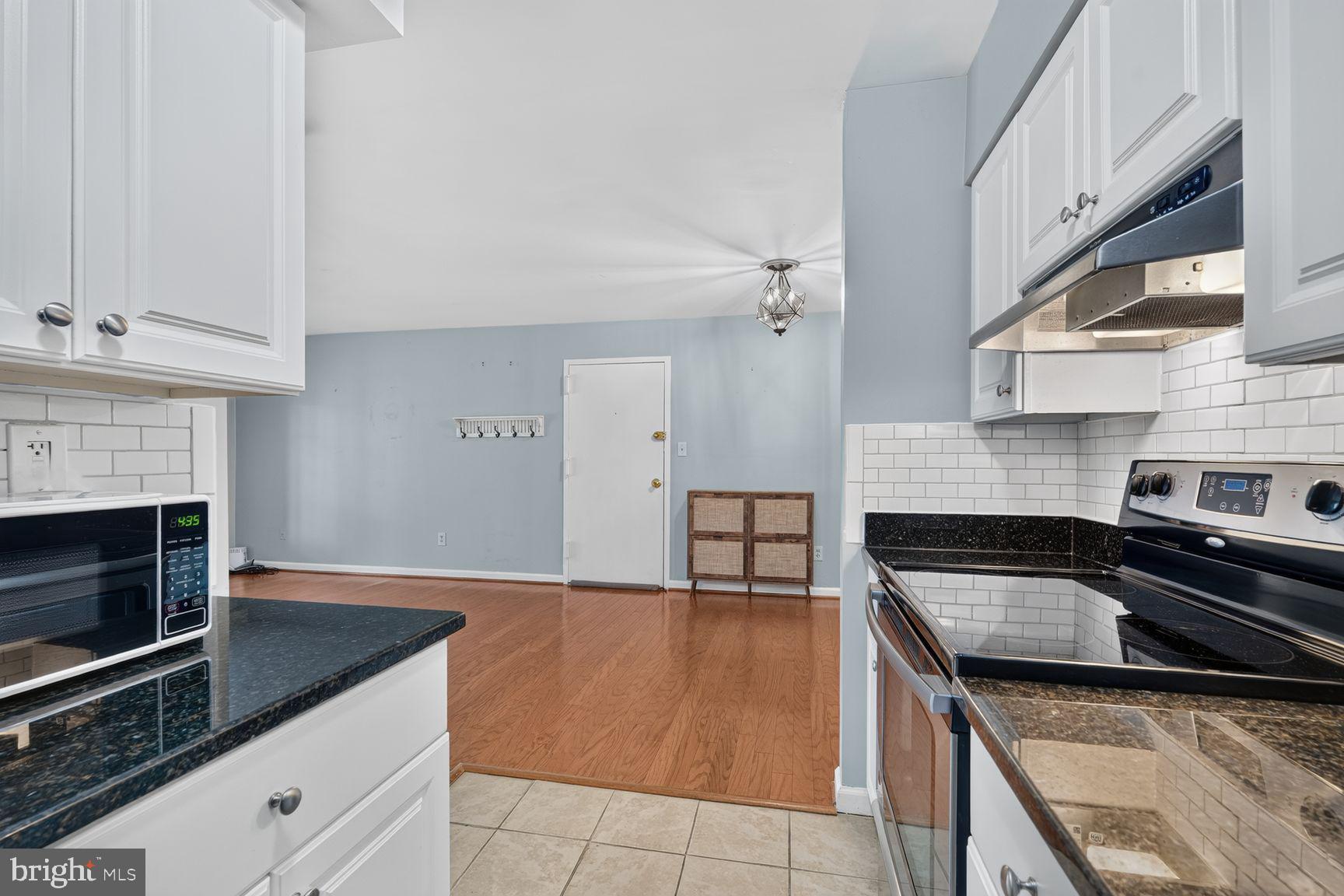 8358 K Dunham Court, Unit 627 Springfield, VA 22152 - Photo 9 of 15 Kitchen into dinning room