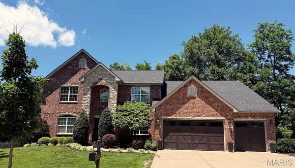 $1,350,000 | 220 Woodcliffe Pl Drive, Chesterfield, MO 63005