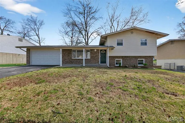 $315,000 | 1226 Cottagemill Drive, Manchester, MO 63021