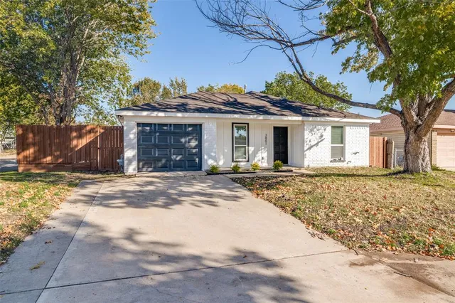 $2,300 | 3801 Christine Street, Rowlett, TX 75088