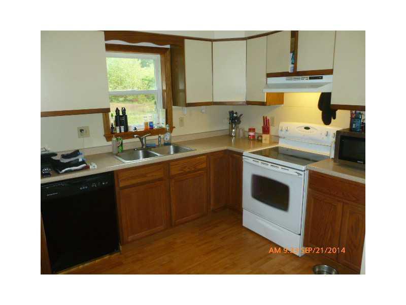 10 Davis Way Standish, ME 04084 - Photo 2 of 8 Kitchen.