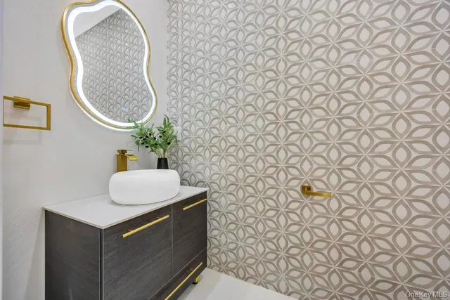 $1,629,999 | 49 Anvil Lane, Levittown, NY 11756