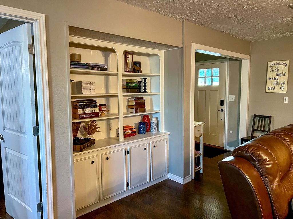 29922 Hegar Road Hockley, TX 77447 - Photo 13 of 19 a living room with closet