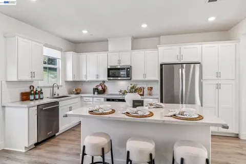 $999,999 | 28957 Ashwell Avenue, Hayward, CA 94544