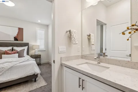 $999,999 | 28957 Ashwell Avenue, Hayward, CA 94544