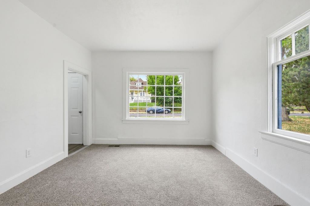 714 West Augusta Avenue Spokane, WA 99205 - Photo 4 of 36