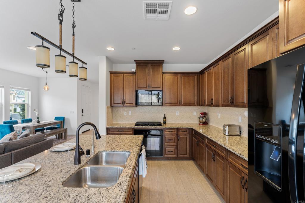 8629 Orchard Bloom Way El Cajon, CA 92021 - Photo 5 of 21