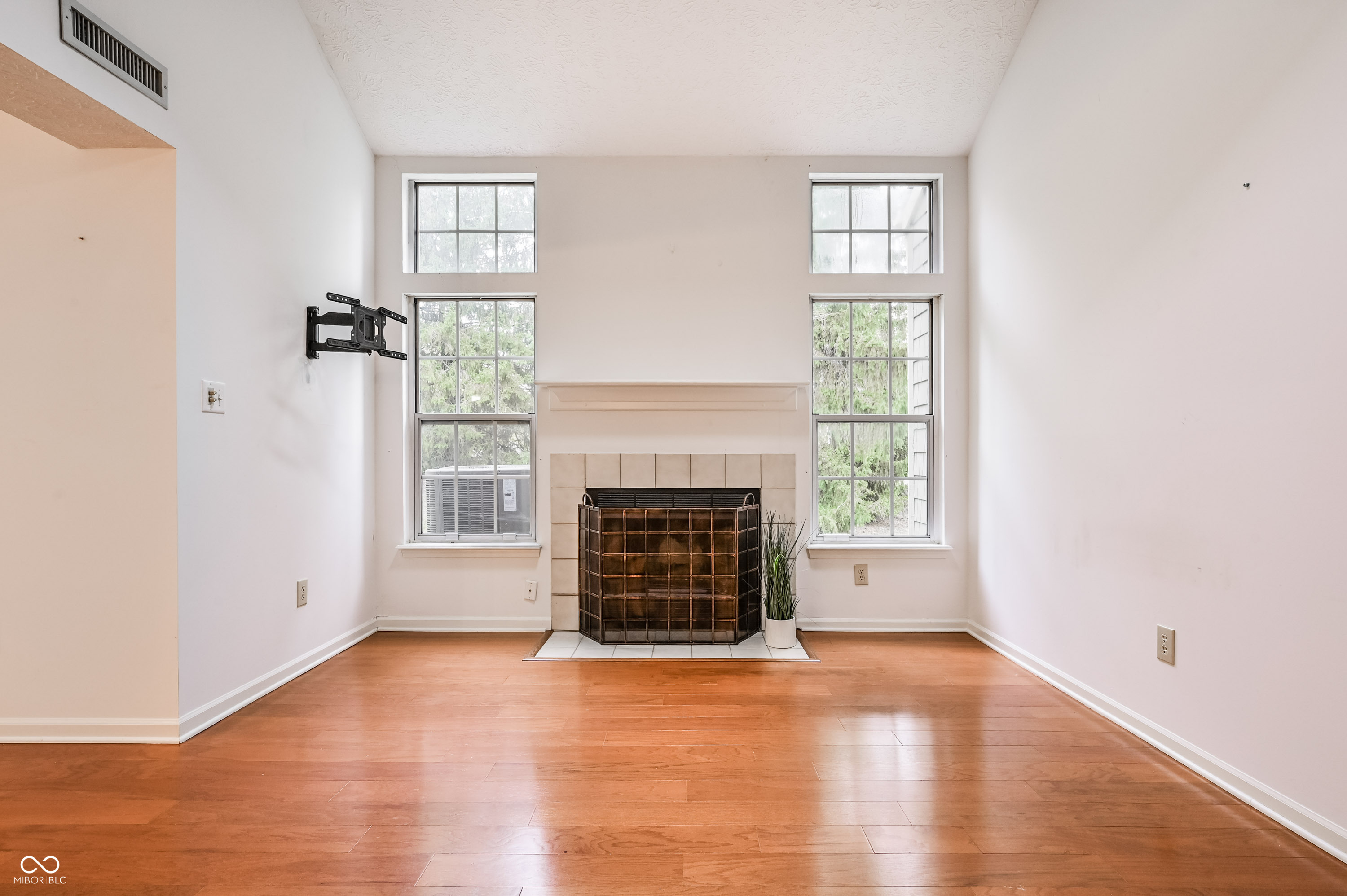 6534 Miramar Court Indianapolis, IN 46250 - Photo 5 of 23