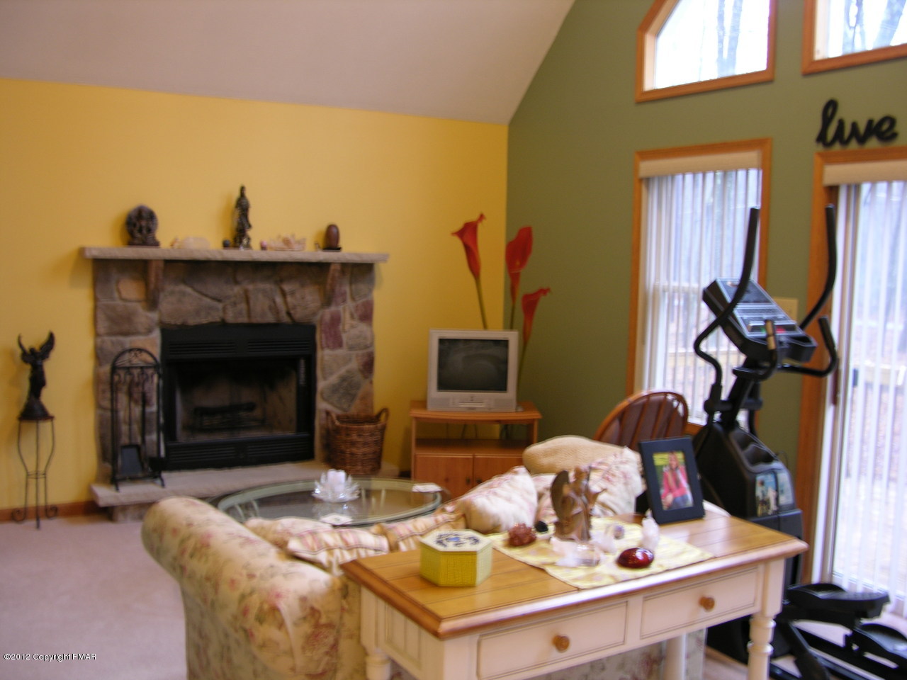 LIVING ROOM VIEW 2