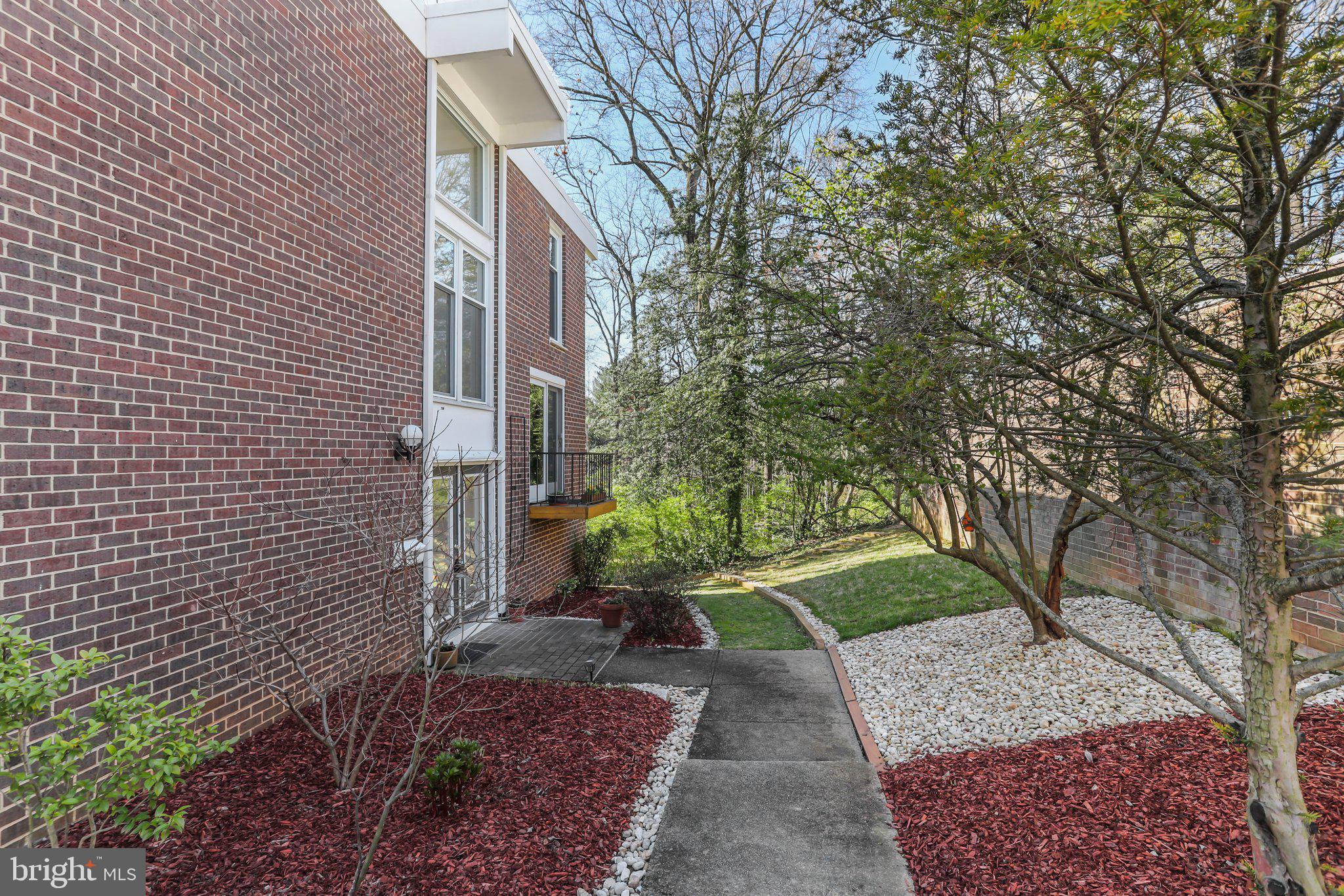 1634 Wainwright Drive Reston, VA 20190 - Photo 2 of 62 Beautifully landscaped