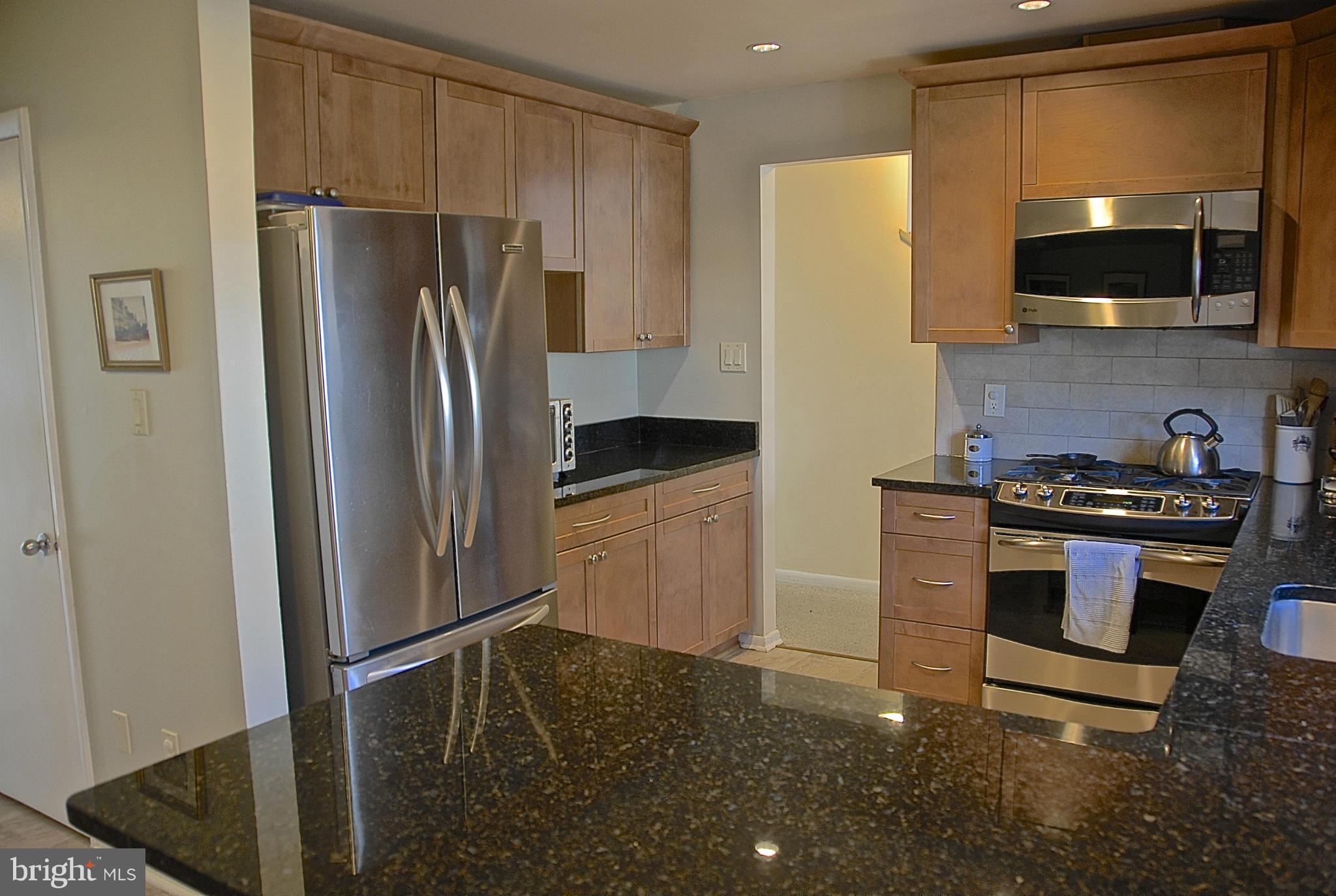 1478 Roundleaf Court Reston, VA 20190 - Photo 4 of 17 Kitchen