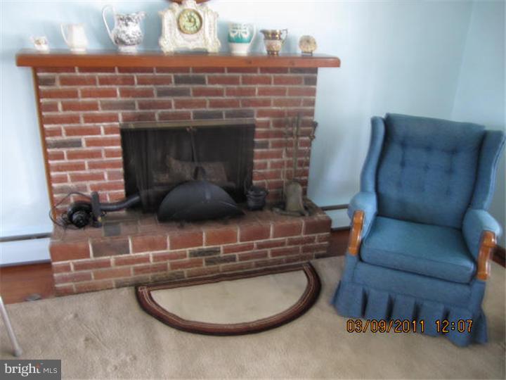 12 Mercer Hill Road Ambler, PA 19002 - Photo 2 of 25 Living Room