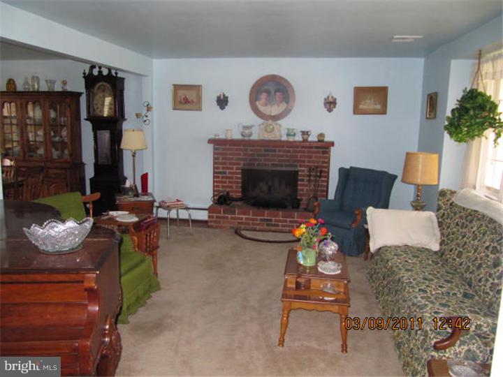 12 Mercer Hill Road Ambler, PA 19002 - Photo 20 of 25 Living Room