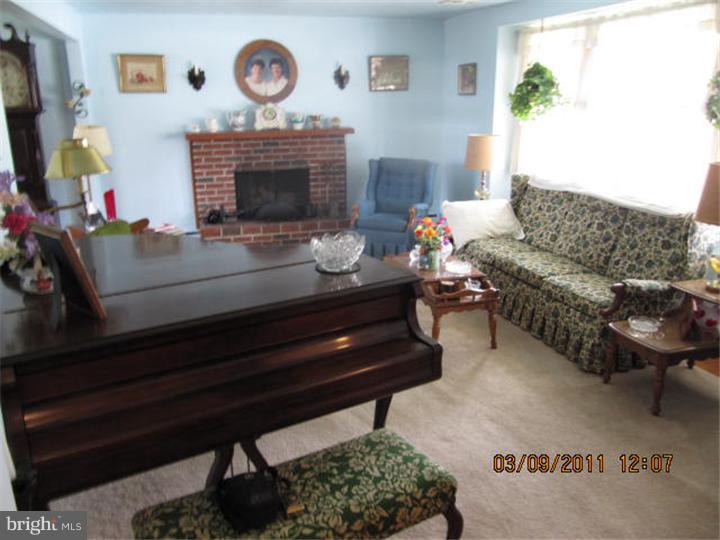 12 Mercer Hill Road Ambler, PA 19002 - Photo 3 of 25 Living Room
