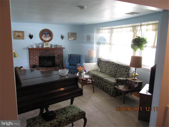 12 Mercer Hill Road Ambler, PA 19002 - Photo 6 of 25 Living Room