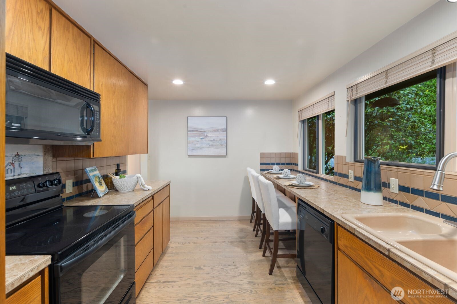 8433 221st Place Southwest Edmonds, WA 98026 - Photo 7 of 38