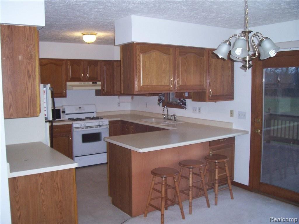 7501 West Lovejoy Road Byron, MI 48418 - Photo 17 of 24 kitchen