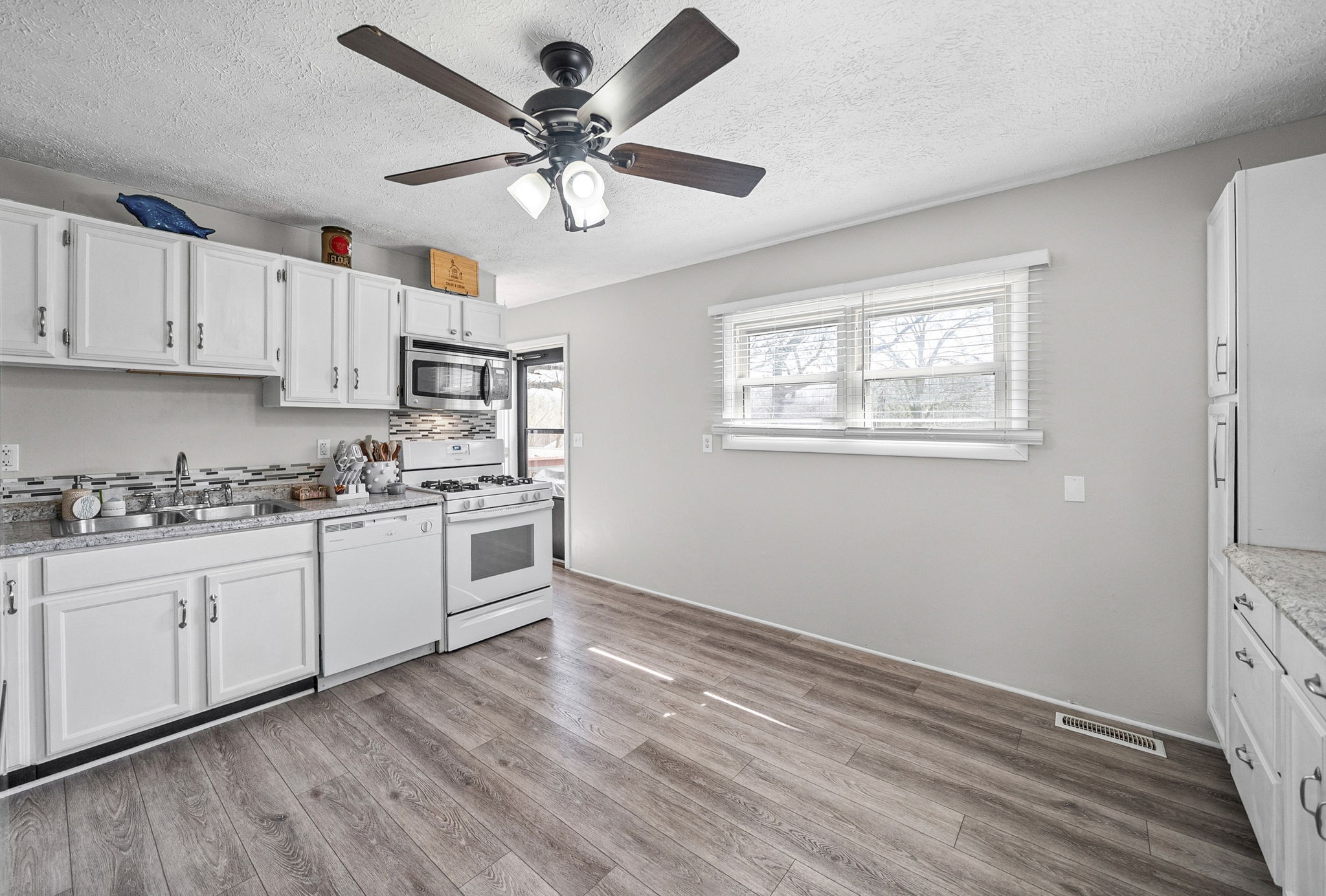 1115 South Tanyard Road Cadiz, KY 42211 - Photo 8 of 32