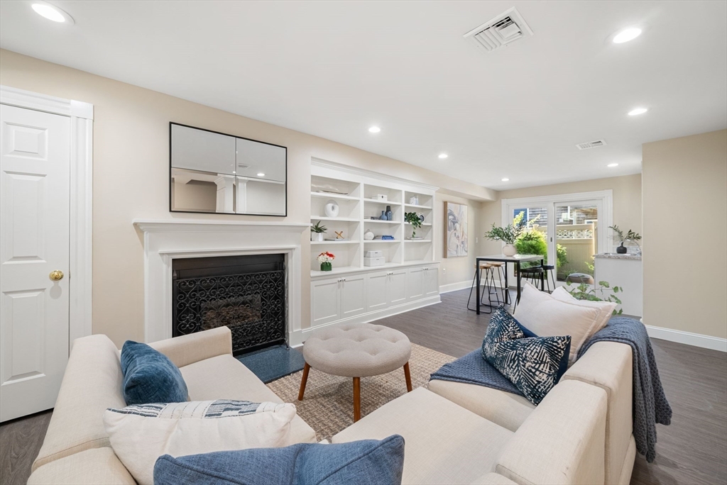11 Wall Street Boston, MA 02129 - Photo 12 of 33 a living room with furniture and a fireplace