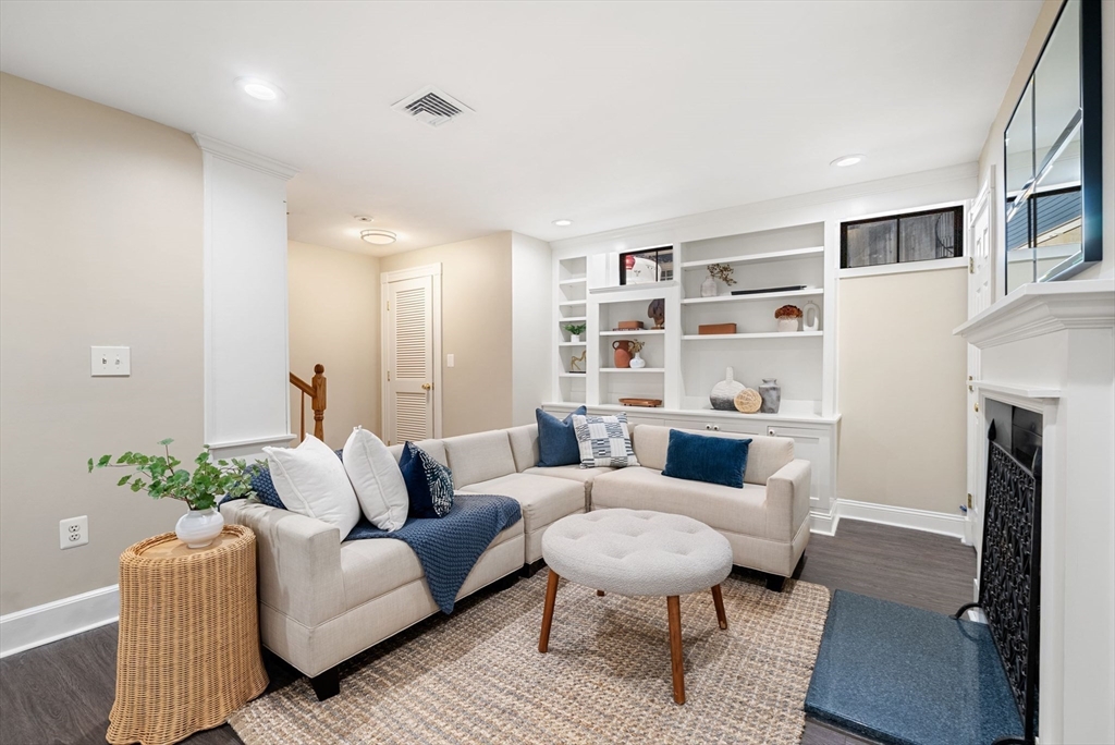 11 Wall Street Boston, MA 02129 - Photo 13 of 33 a living room with furniture and a fireplace