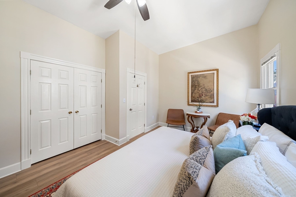 11 Wall Street Boston, MA 02129 - Photo 23 of 33 a living room with furniture and a wooden floor