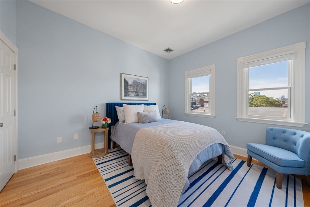 11 Wall Street Boston, MA 02129 - Photo 27 of 33 a bedroom with a bed and a couch