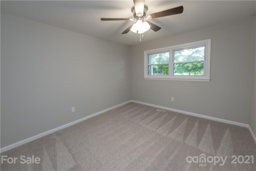 1060 Dunlap Roddey Road Rock Hill, SC 29730 - Photo 18 of 30 an empty room with a window