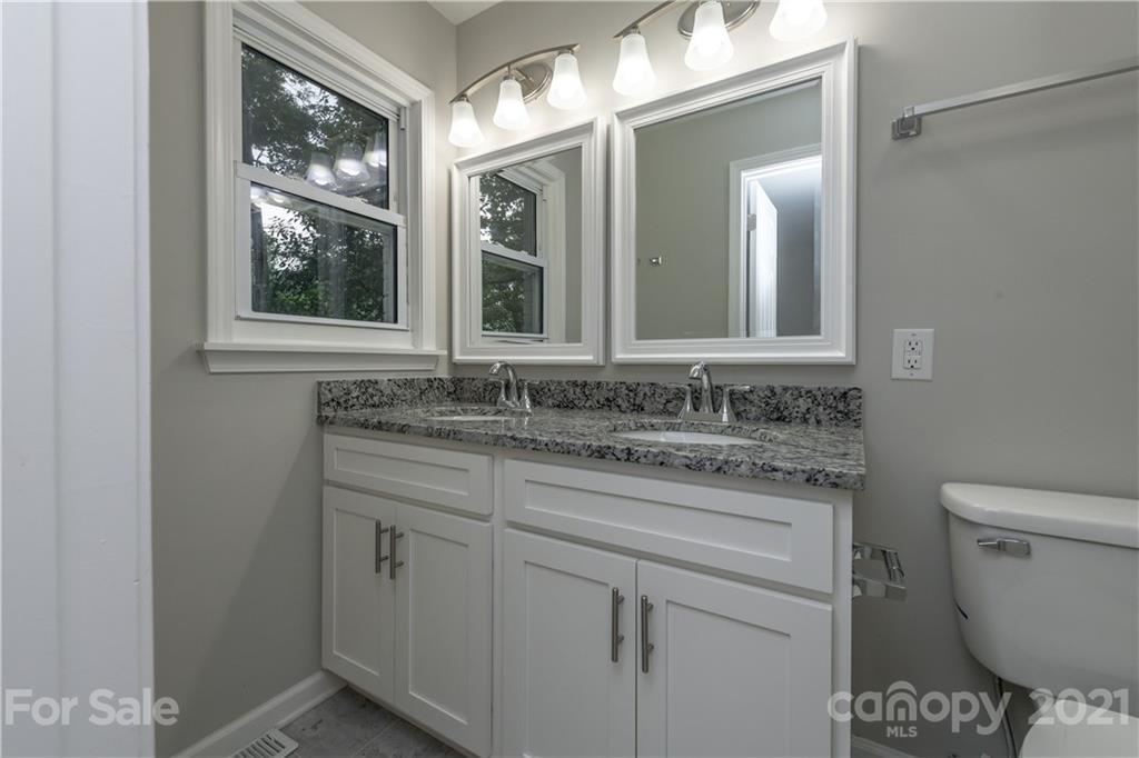 1060 Dunlap Roddey Road Rock Hill, SC 29730 - Photo 21 of 30 a bathroom with a toilet sink and mirror