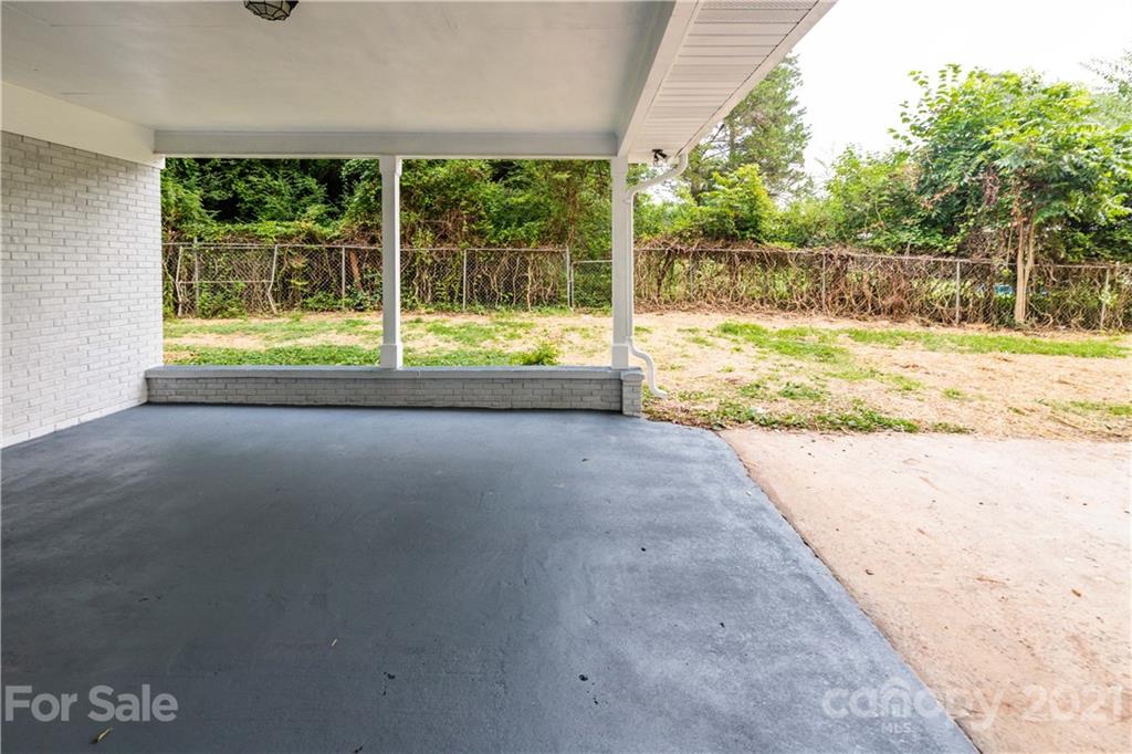 1060 Dunlap Roddey Road Rock Hill, SC 29730 - Photo 23 of 30 a view of an empty room with a large window