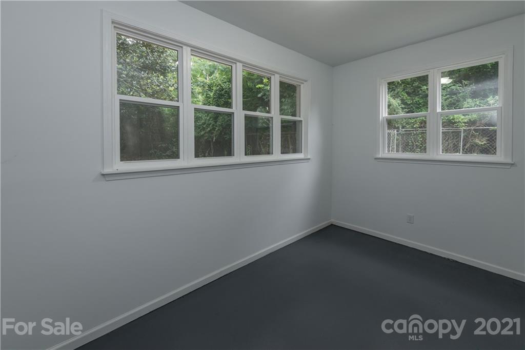 1060 Dunlap Roddey Road Rock Hill, SC 29730 - Photo 24 of 30 an empty room with a window