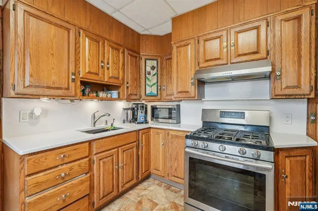 $529,900 | 670 Devon Street, Kearny, NJ 07032