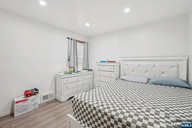 $529,900 | 670 Devon Street, Kearny, NJ 07032