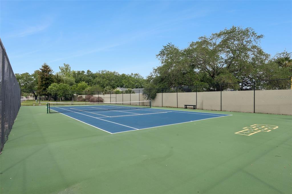 525 South Conway Road, Unit 202 Orlando, FL 32807 - Photo 29 of 34 a view of a tennis court