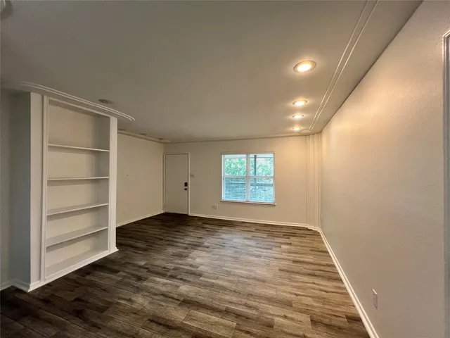 $1,595 | 855 Augusta Drive, Unit 60, Houston, TX 77057