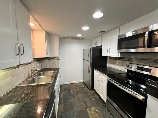 $1,595 | 855 Augusta Drive, Unit 60, Houston, TX 77057