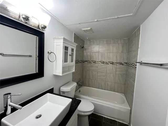 $1,595 | 855 Augusta Drive, Unit 60, Houston, TX 77057