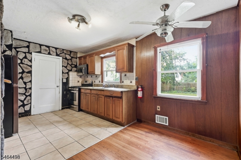 115 Parkside Road Plainfield, NJ 07060 - Photo 8 of 30 Gallery Image 8