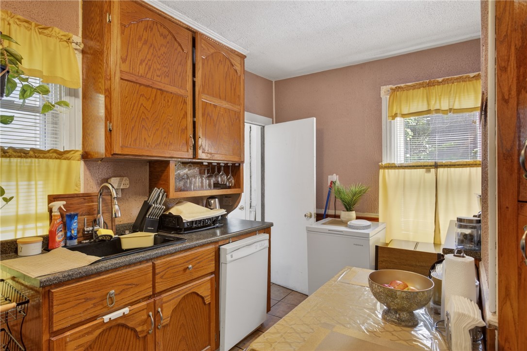 34 Appleton Avenue Pawtucket, RI 02860 - Photo 15 of 50
