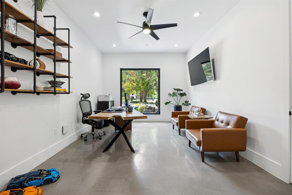 1006 Quail Run Road Southlake, TX 76092 - Photo 11 of 40 a living room with furniture and a window