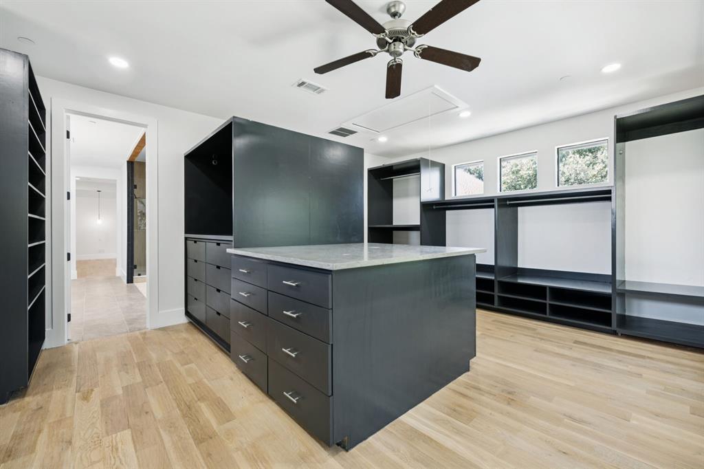 1006 Quail Run Road Southlake, TX 76092 - Photo 24 of 40 a living room with furniture and a flat screen tv