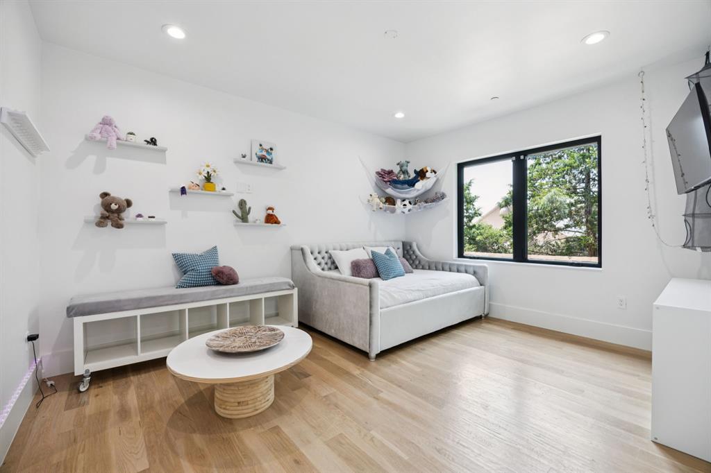 1006 Quail Run Road Southlake, TX 76092 - Photo 27 of 40 a living room with furniture and a large window