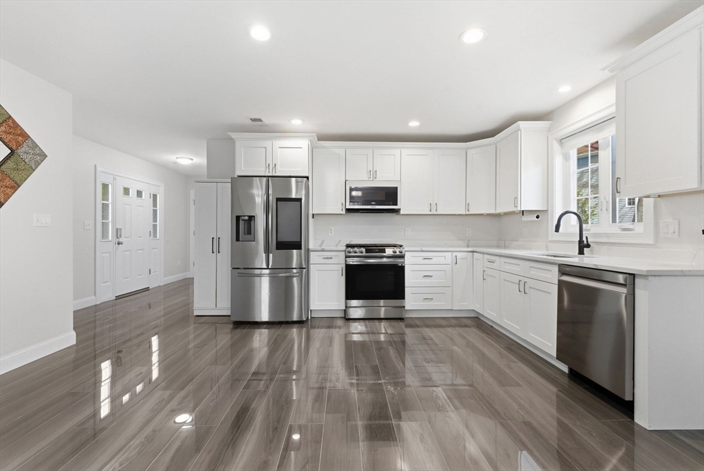 1295 Main Street Reading, MA 01867 - Photo 4 of 41